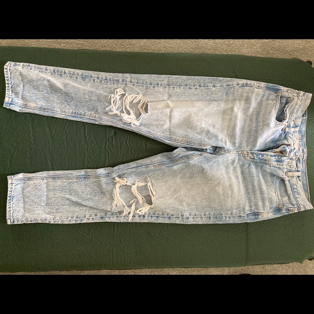 American Eagle high rise mom jeans size 2